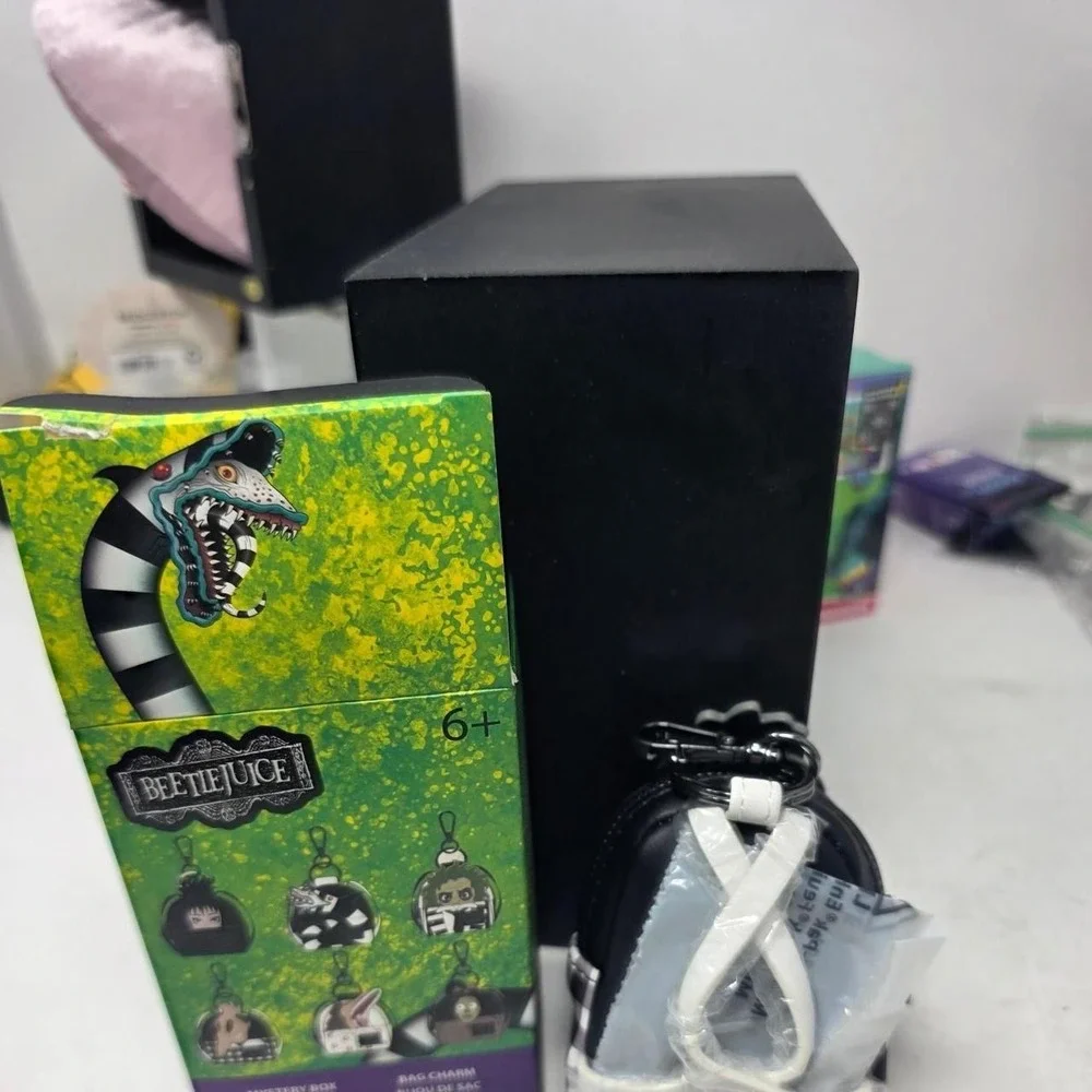 loungefly Beetlejuice adam mini charm